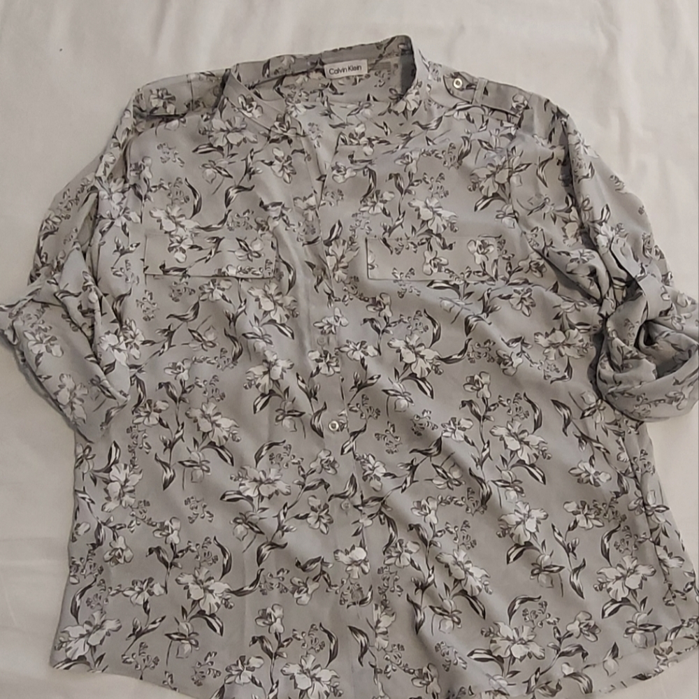 New with tag This blousse got an European XL tag but it is US large Polyester